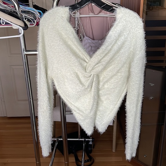 Cream V neck sweater from Majorelle - XS. Worn twice. Very good condition. - Picture 2 of 3